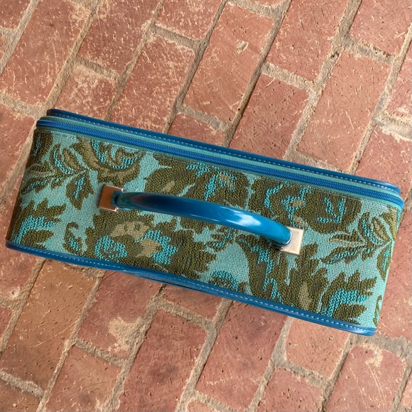 (SOLD) Vintage 1960s Floral Tapestry Carry-On Suitcase - Picture 5 of 7